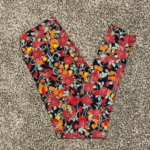 🔥 Lularoe Rose Patterned Leggings